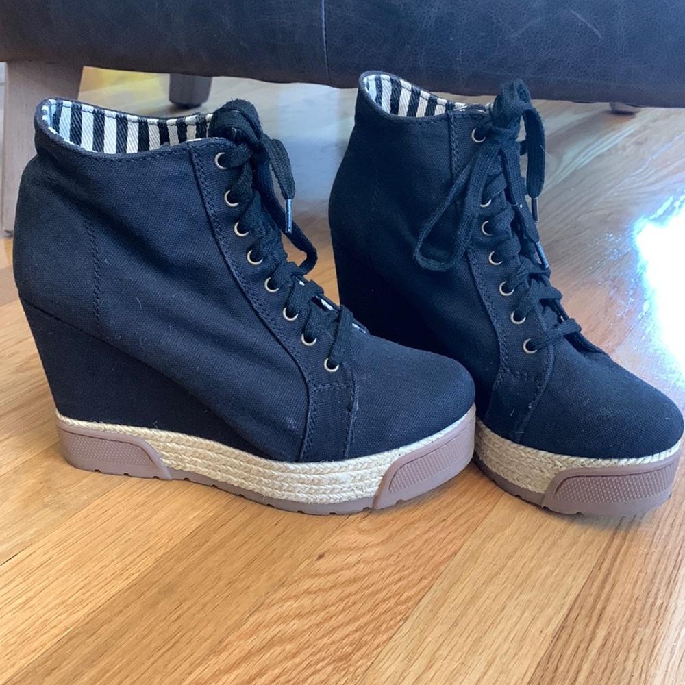 Aldo wedge shoes size 8